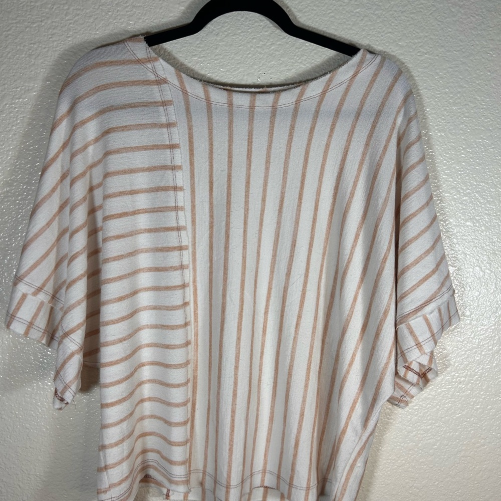 BKE Striped Flowy Women's Top in Cream and Tan